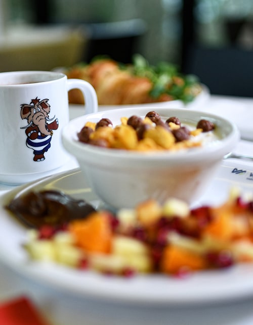 Little Mammothʼs breakfast for small champions