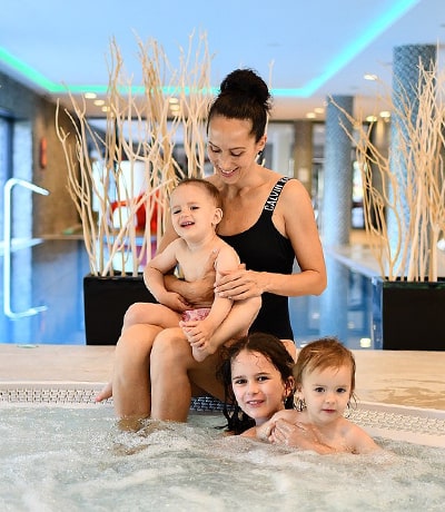 Jacuzzi with relaxing sun loungers
