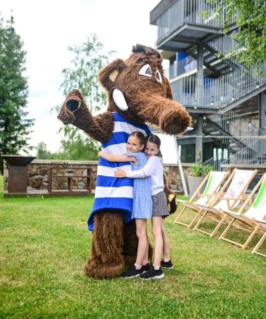 for-young-holidaymakers-535x640